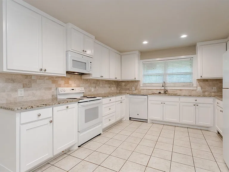 4808 Terrace Trl — Photo 6