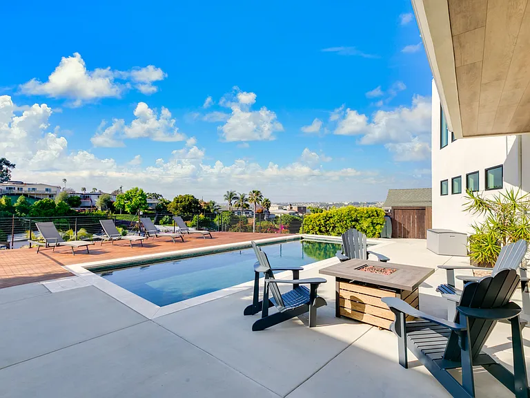3608 Oleander Dr — Photo 2