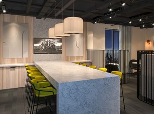 21 E Chestnut St APT 2F, Chicago, IL 60611