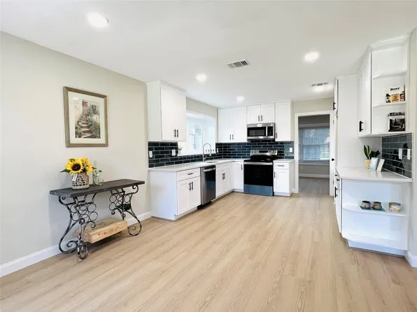 3003 Rifle Gap Ln, Sugar Land, TX 77478