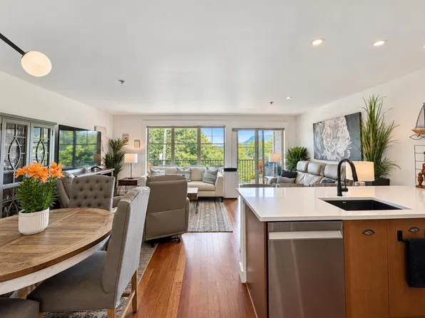 414 Gower Point Rd #202, Gibsons, BC V0N 1V0