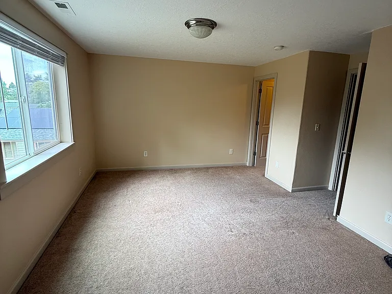 2105 NE Cleveland Ave — Photo 19