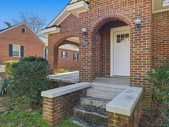 4th image of 208 Cater St