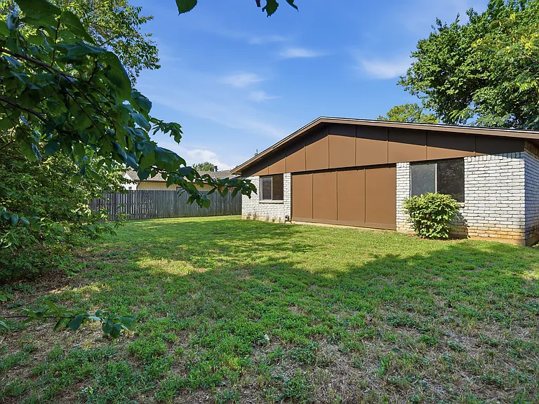 2711 Treeview Dr — Photo 15