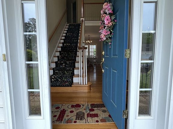 2nd image of 351 Williamsburg Ct