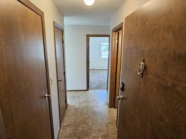 402 S 5th St APT 5, Arlington, SD 57212