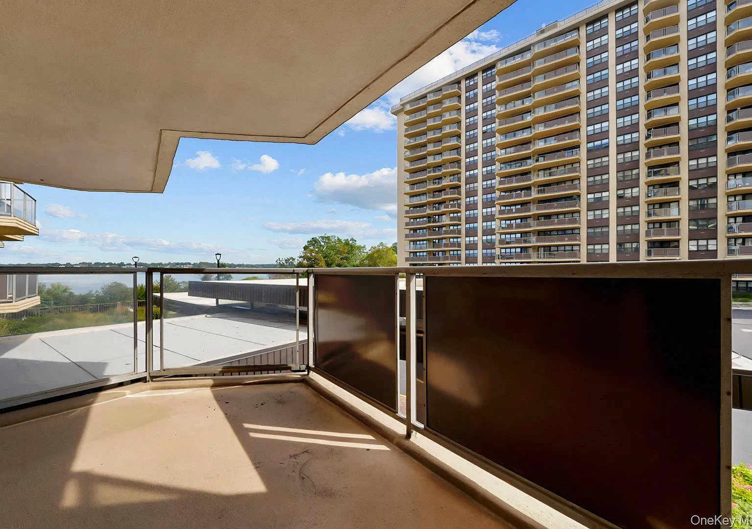 2 bed, 2.0 bath, 925 sqft, $3,500 — Photo 3