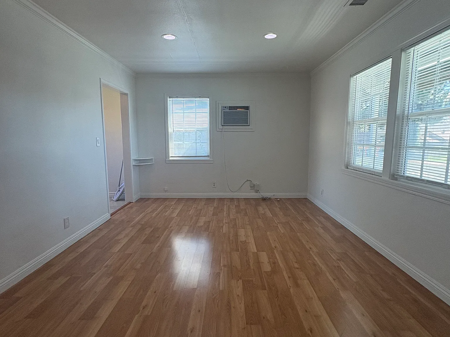 2 bed, 1000 sqft, $2,695 — Photo 4