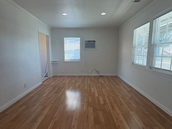 4th image of 7748 Pickering Ave