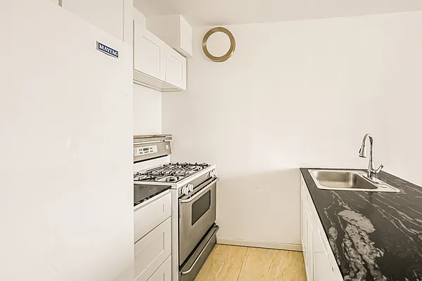 Rented by Yoram Adin, LREB | media 7