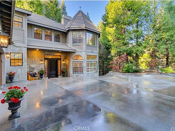 3rd image of 490 Bay View Ct