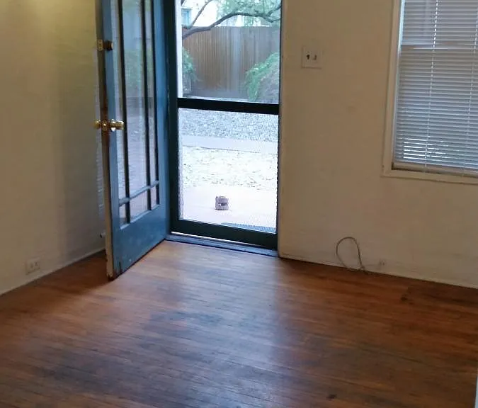 1128 N Tyndall Ave #4 — Photo 2