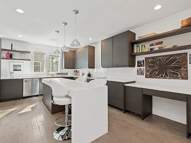 39 Elmwood St #3 — Photo 3