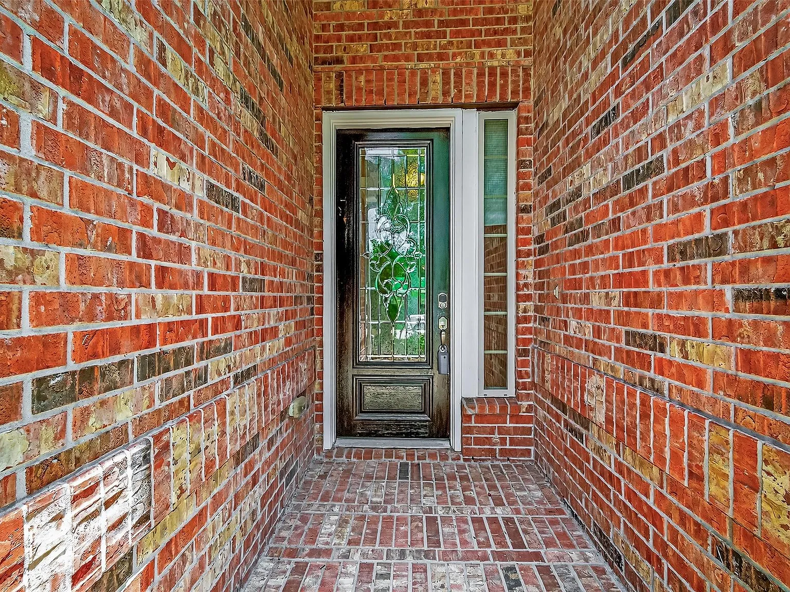 3 bed, 2.0 bath, 2523 sqft, $2,900 — Photo 3