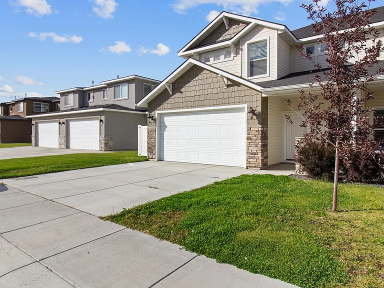 1026 Frank Henry Rd — Photo 3