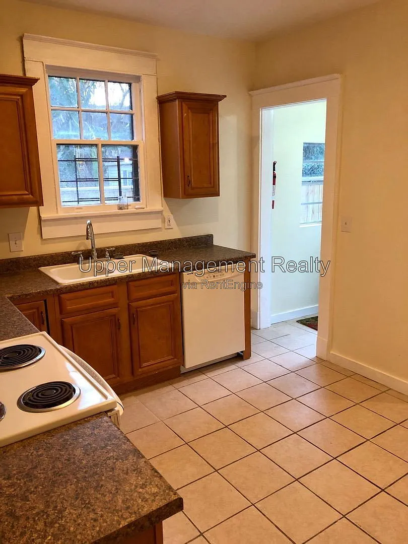 2 bed, 1.0 bath, 900 sqft, $1,750 — Photo 4