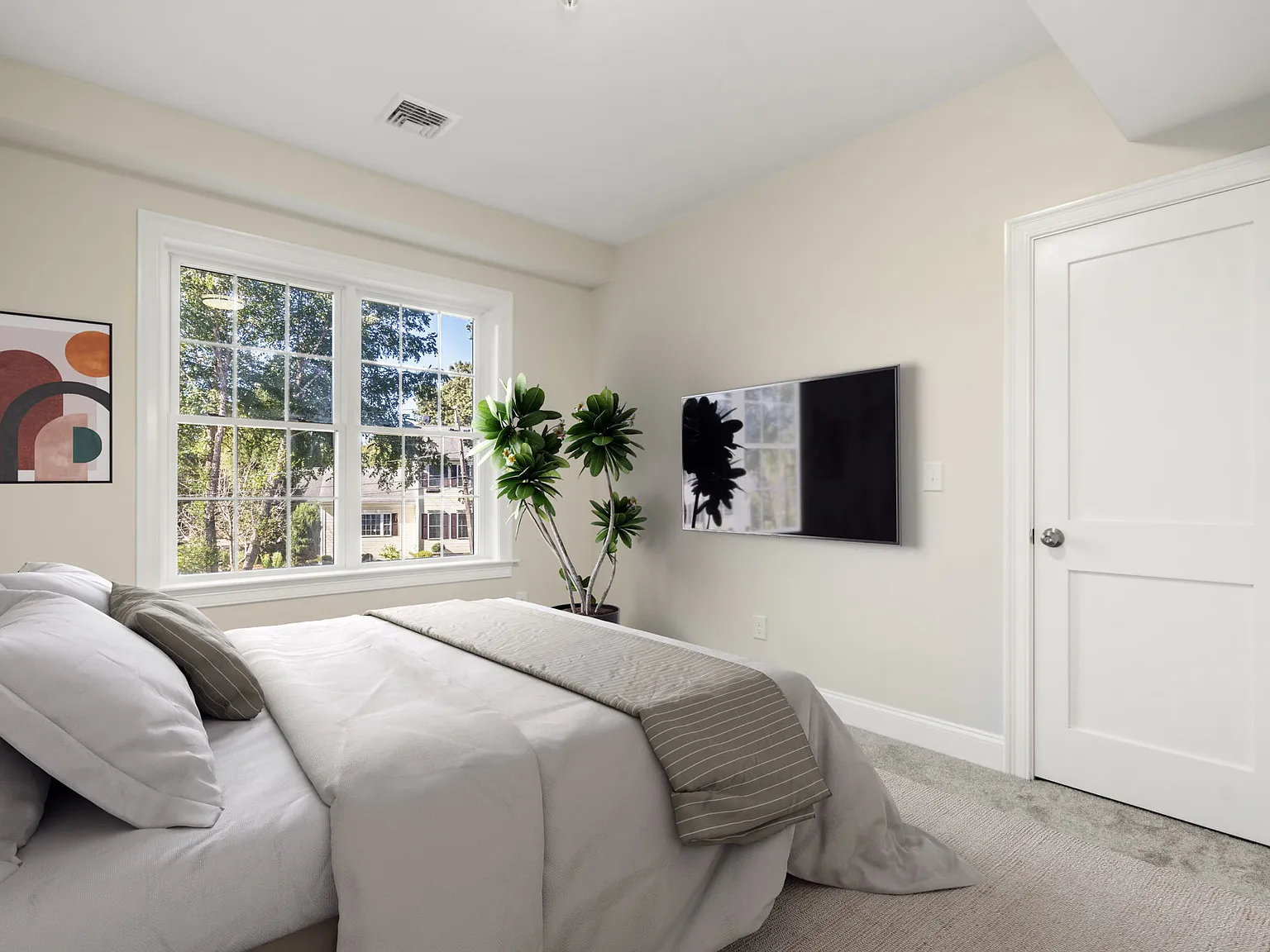 3 bed, 1077 sqft, $3,250 — Photo 2