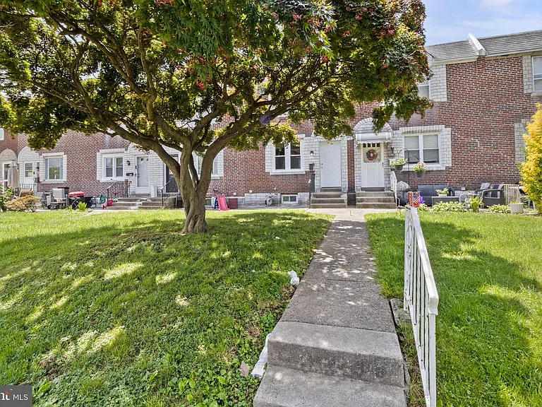 1072 Tremont Dr — Photo 26