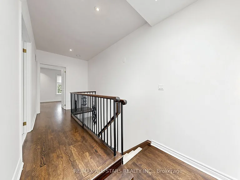 68 Macpherson Ave — Photo 15