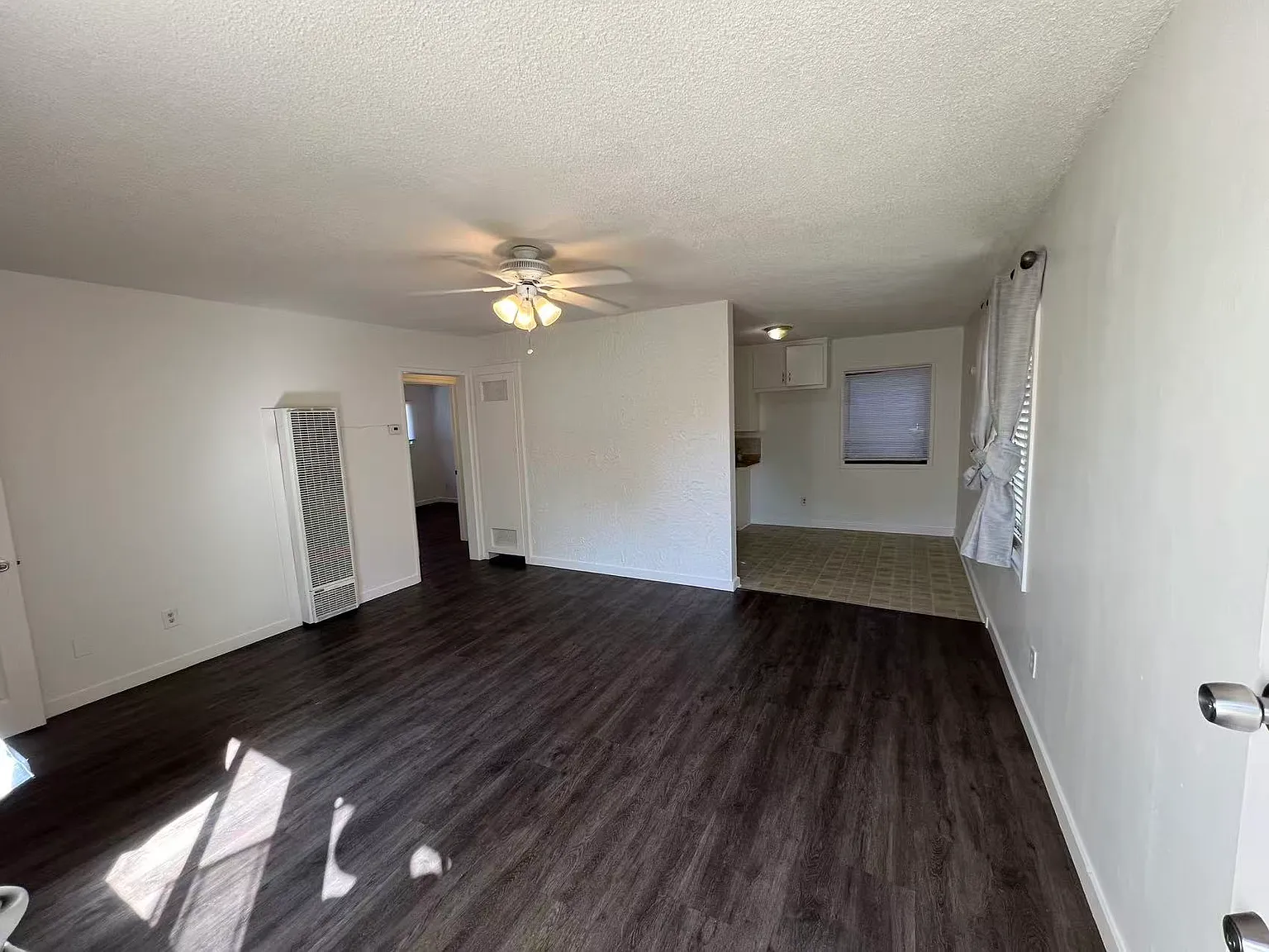 3 bed, 1200 sqft, $3,200 — Photo 4
