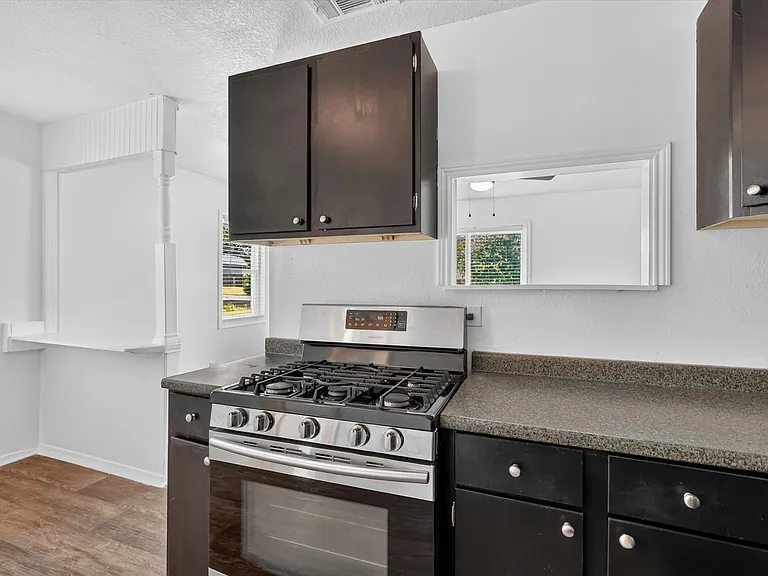 815 Wilson Dr — Photo 12