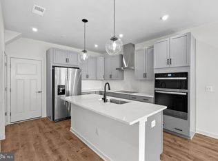 43841 Venetian Sq, Ashburn, VA 20147