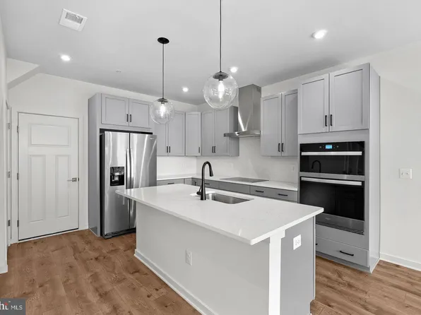 43841 Venetian Sq, Ashburn, VA 20147