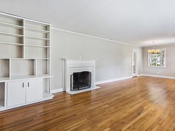 5th image of 4077 Camellia Dr