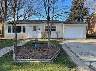 6830 Plumtree Ln, Hanover Park, IL 60133