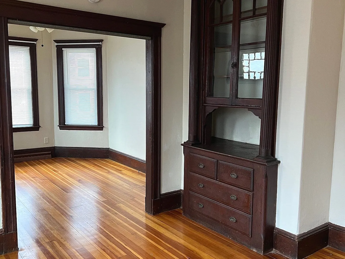 2 bed, 1.0 bath, 1040 sqft, $2,000 — Photo 2