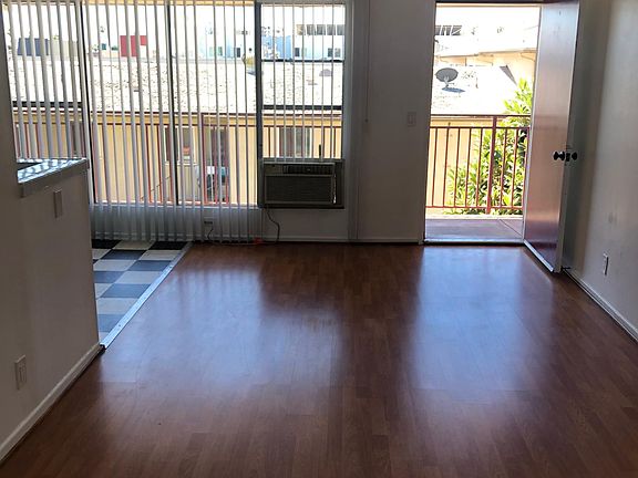 5th image of 1635 N Hobart Blvd #21