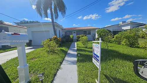 9356 Byron Ave Photo 1