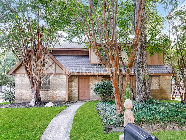 3018 Falling Brook Dr — Photo 1