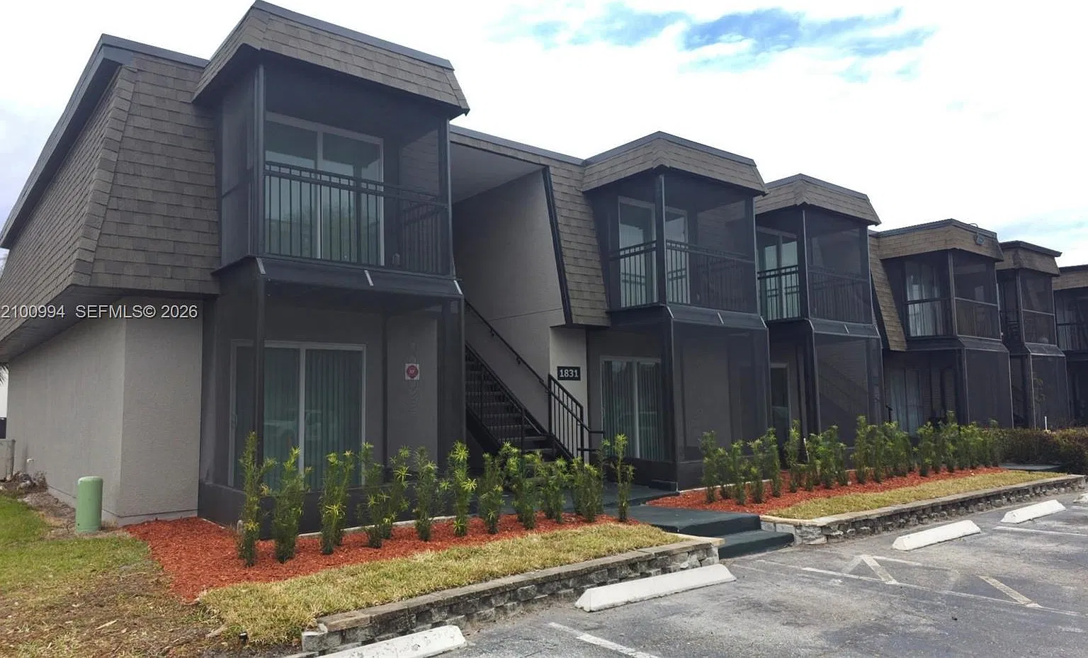 1 bed, 1.0 bath, 569 sqft, $1,240 — Photo 1