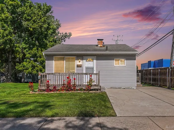 20 W New York Ave, Pontiac, MI 48340