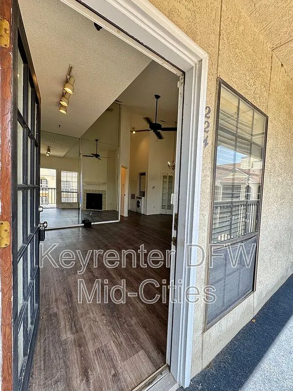 2 bed, 2.0 bath, 840 sqft, $1,750 — Photo 1