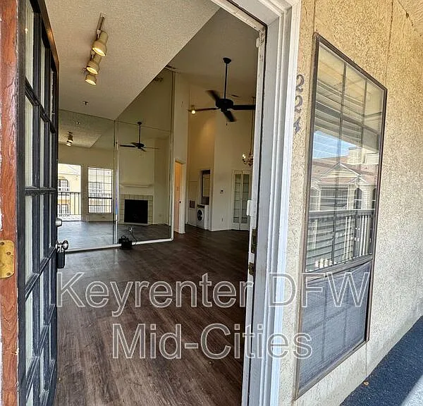 4800 W Lovers Ln #224 — Photo 1