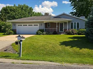 1429 Ridgeway Dr, Neenah, WI 54956