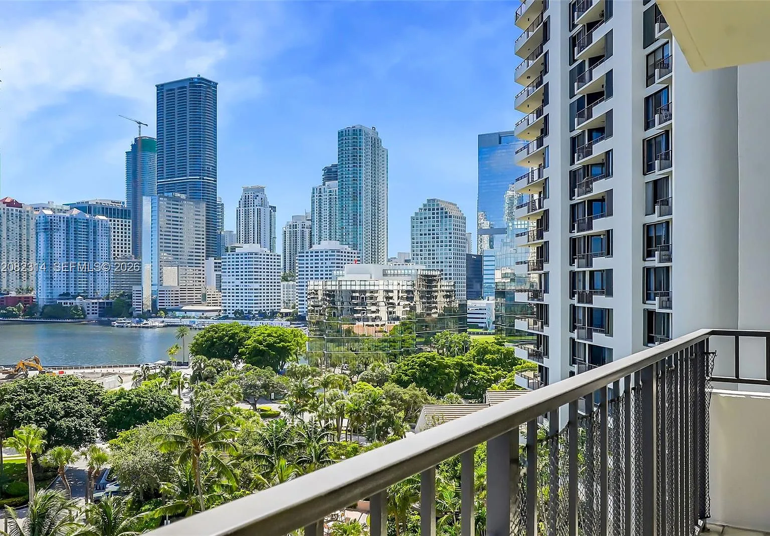520 Brickell Key Dr — Photo 1