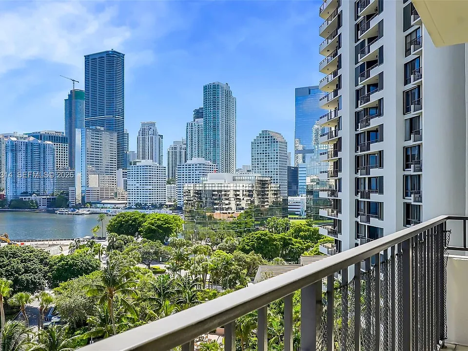 520 Brickell Key Dr