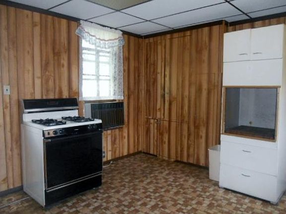 3rd image of 204 E Washington St