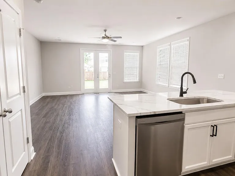 820 Alma Square Dr — Photo 6