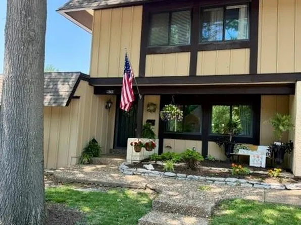 1343 Hampton Rd #B, Saint Charles, MO 63303