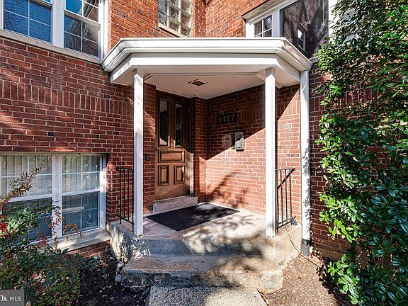 3rd image of 1427 N Nash St #303