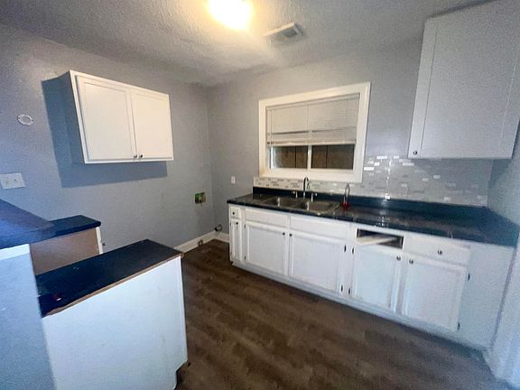 4th image of 944 Birch St