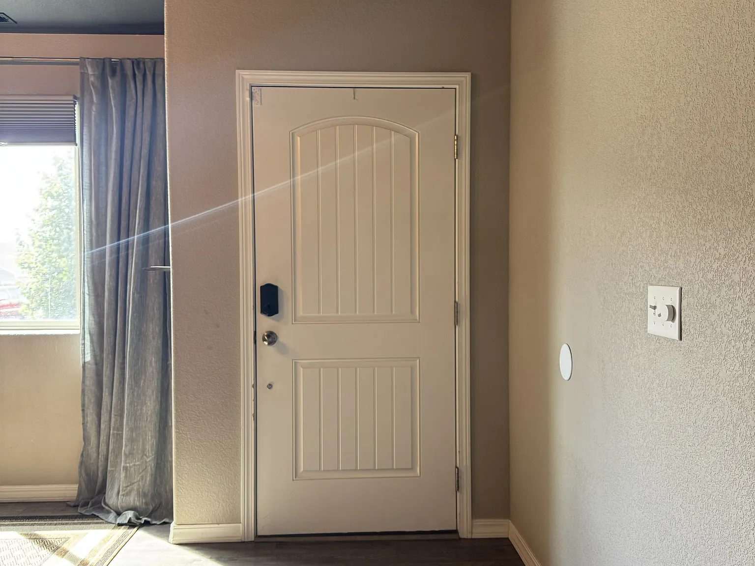 3 bed, 2266 sqft, $3,200 — Photo 2