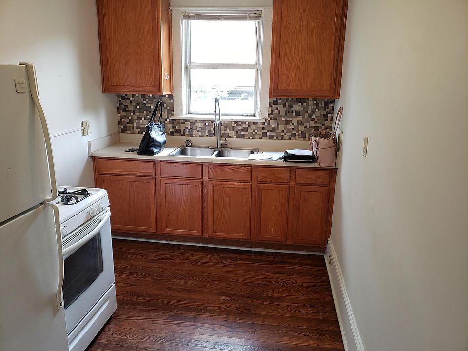 2nd image of 378 Elm Ave SW APT 4