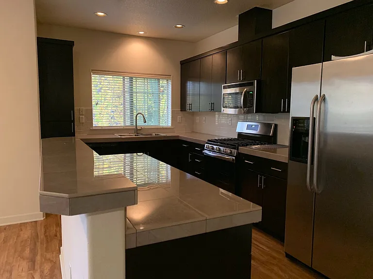 642 NE Newstead Ln — Photo 3
