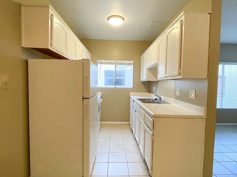 SF Marlborough Ave — Photo 26