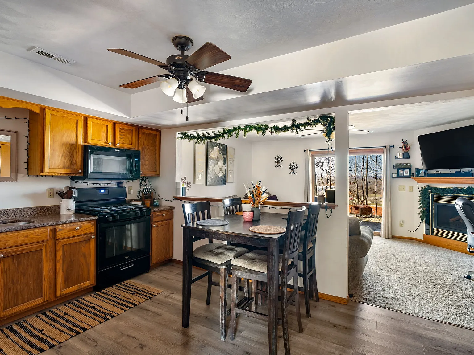 2 bed, 2.5 bath, 1250 sqft, $1,650 — Photo 1